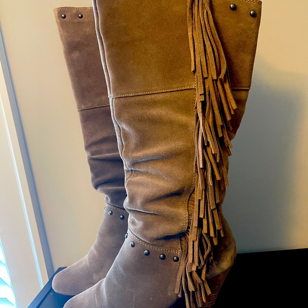 Report suede tan women’s boot with fringe size 7.5